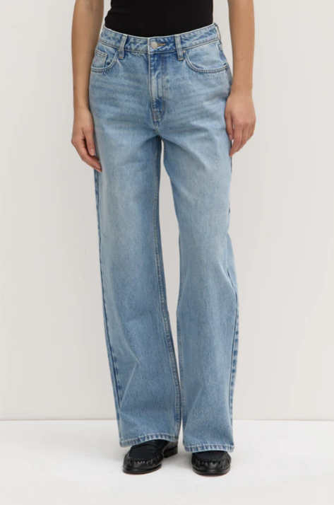 Women's Relaxed Jean - Indigo Fade
